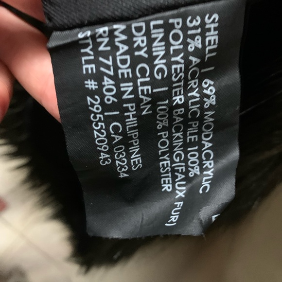 Club Monaco small faux fur vest - Picture 3 of 5